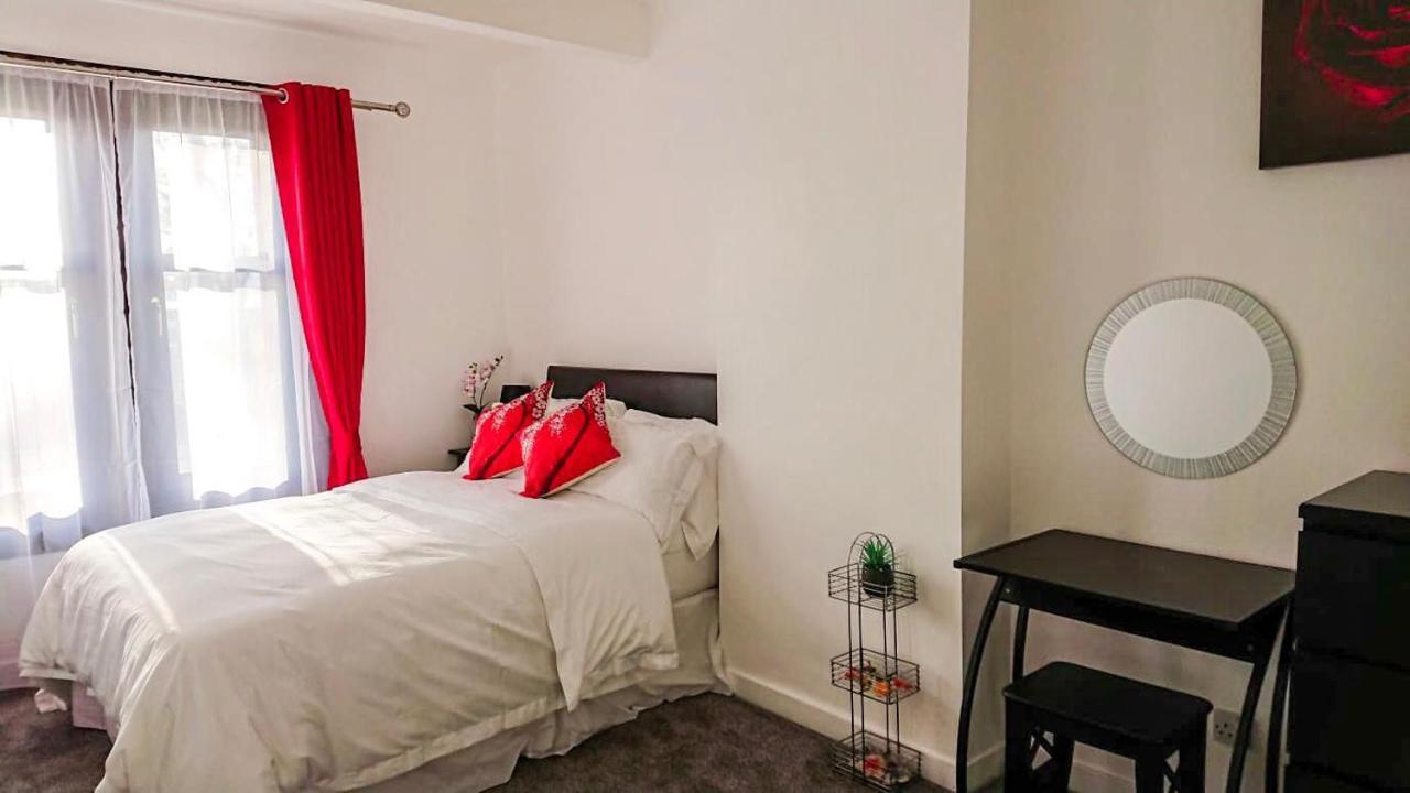 Carnock Road Apartment - Silverburn Shopping Centre 格拉斯哥 外观 照片
